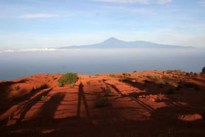 Rote Erde am Besucherzentrum auf La Gomera